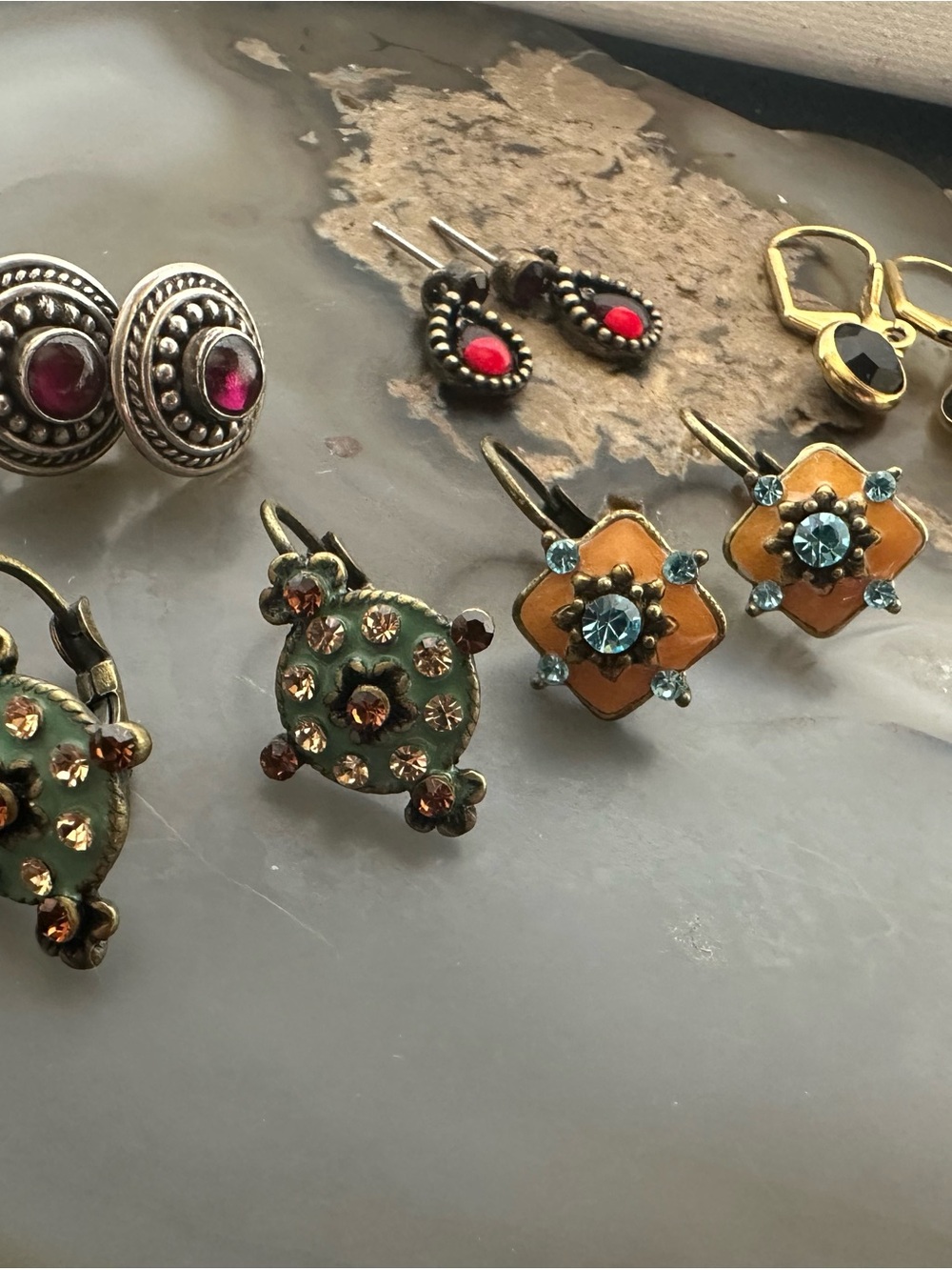 Boutique vintage style earrings lot